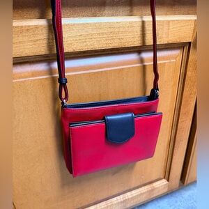 ili ❤️ Red Crossbody Organizer Bag with Black Accents